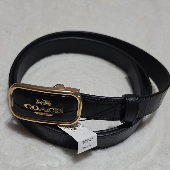 Coach Women's Black Leather Belt. - Picture 1 of 7